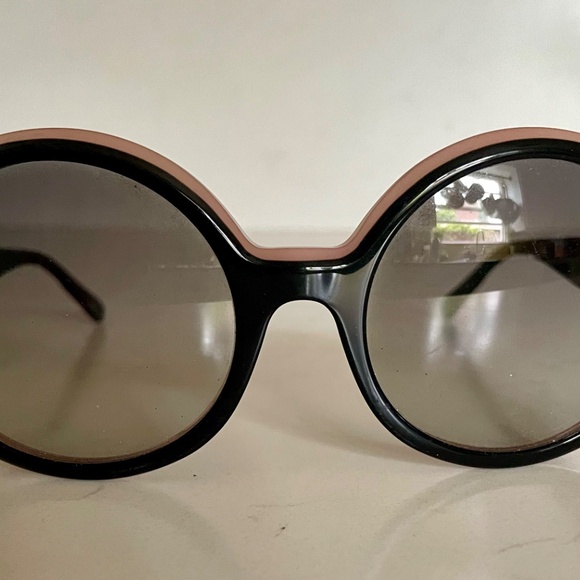 CHANEL Round/Oval Black and Pearl Pink Oversized Sunglasses with Case - Picture 7 of 7